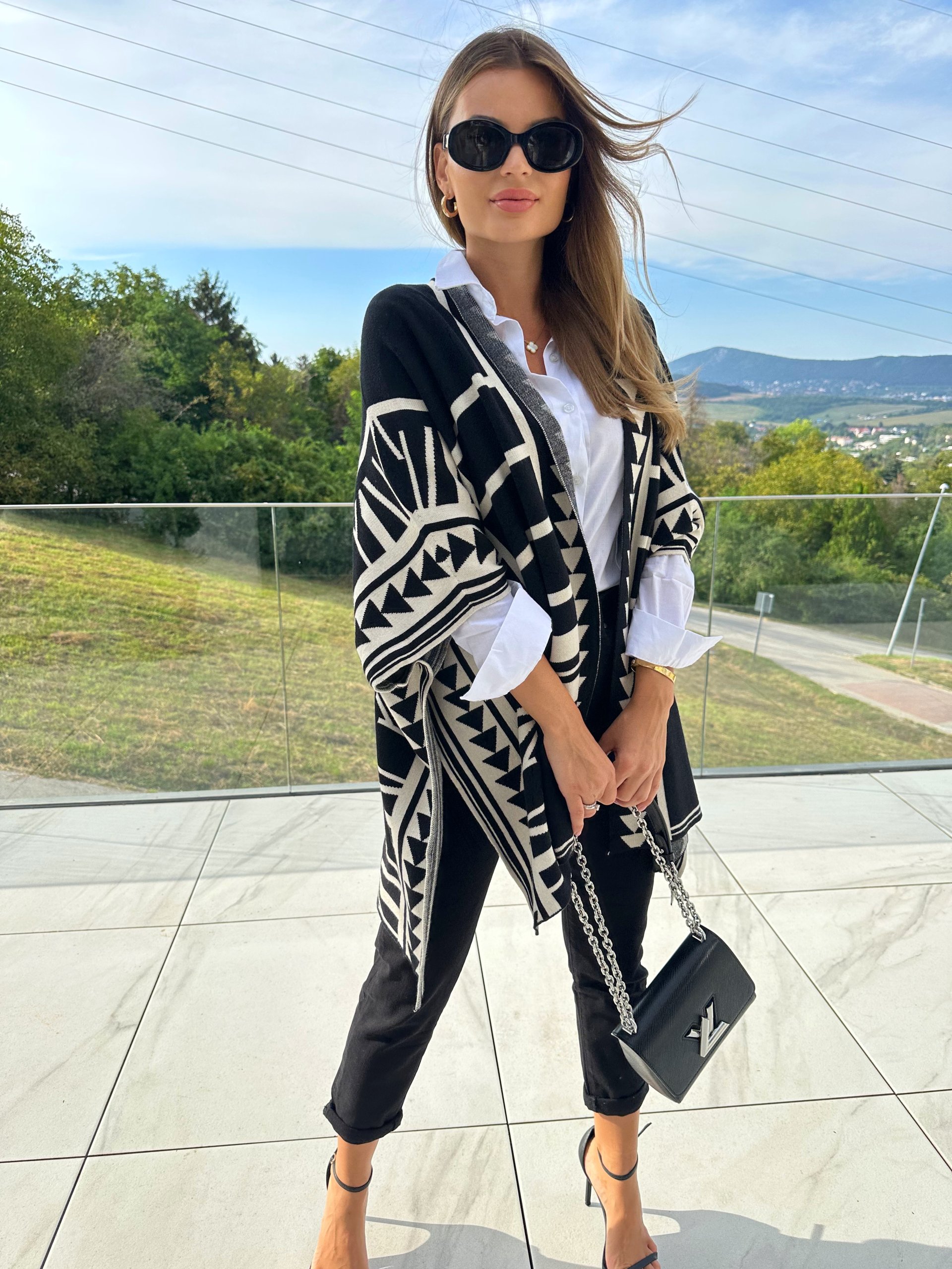 themood - Amarilis fekete poncsó